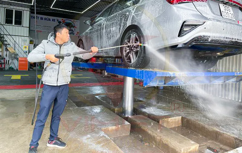 cầu nâng 1 trụ chuyên rửa xe